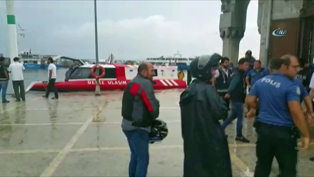 Bostancı Sahili'nde helikopter düştü...Kurtarılmayı böyle beklediler