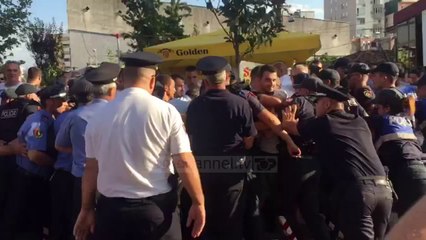 Protesta e opozitës në Elbasan  - Top Channel Albania - News - Lajme