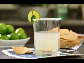 Cómo Preparar una Margarita Clásica con Chile Serrrano | Bebida con Tequila Fácil