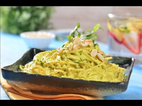 Pasta Vegana Saludable con Salsa de Ajonjolí, Cacahuate y Curry