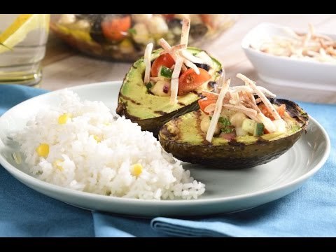 Aguacates Rellenos de Ensalada Mediterránea | Aguacates Al Horno Rellenos de Ensalada Vegana