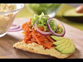 Tostadas de Tinga de Zanahoria Vegana y Saludable con Puré de Almendras
