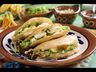Quesadillas Fritas de Flor de Calabaza