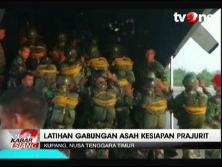 Paskhas TNI AU Gelar Latihan Terjun Payung di Kupang