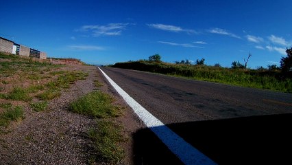 CICLISTA  EN CARRETERA RUMBO A SAN FRANCISCO DE BORJA
