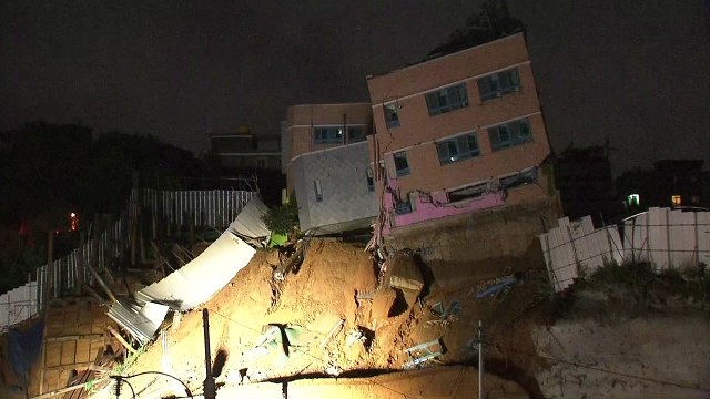 상도유치원 붕괴...전문가 추가 붕괴 위험은 없어...호우로 지반 연약화 원인 / YTN