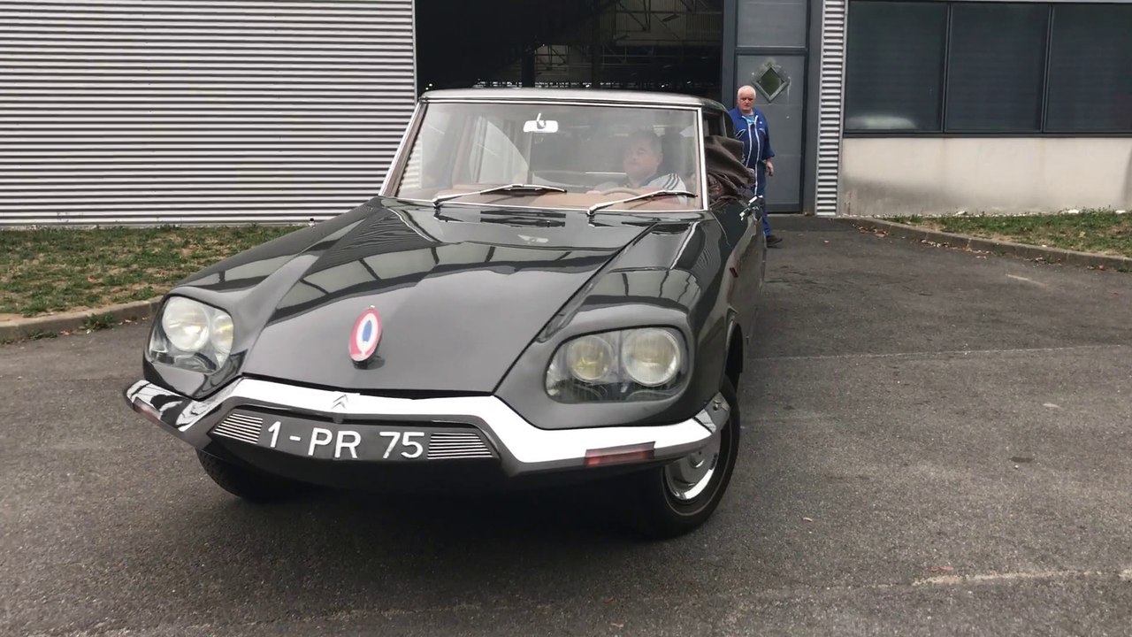 Citroën DS Présidentielle 1 PR 75 : chargement dans un camion