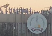 Basra Protesters Wave Flag Atop Provincial Government Office
