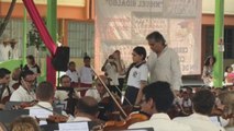 Filarmónica de Acapulco lleva música a las escuelas para alejar a los niños de la violencia