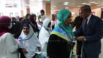 محافظا قنا والأقصر يستقبلان حجاج الجمعيات الأهلية بمطار الأقصر الدولي