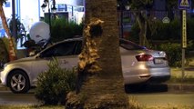 Refüjdeki ağaca çarpan otomobil devrildi: 4 yaralı - ADANA
