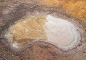 'Australia is Drying Up': Farmers Interpret Symbolic Puddle in Dried Up Dam