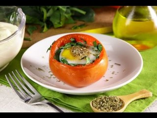 Jitomate Bola Relleno de Huevo y Espinacas