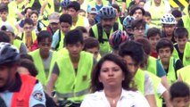 Başkanlar makam aracından inip vatandaşlarla bisiklet sürdü