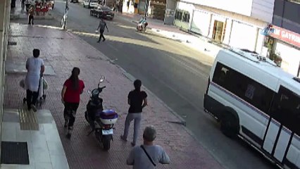 Muhabbet kuşlarını çalıp dolmuşla böyle kaçtı