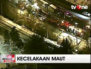 Kereta Listrik Menabrak Mobil, Enam Orang Tewas