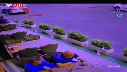 Otomobil restorana girdi üç kişi ölümden döndü