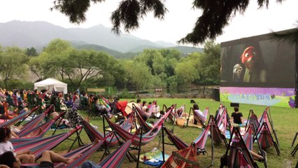 동물도 보고 영화도 보고...서울대공원 호숫가영화제 / YTN