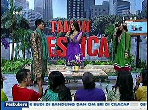 Dwi Andhika Mencicipi Jengkol di Acara Pesbukers