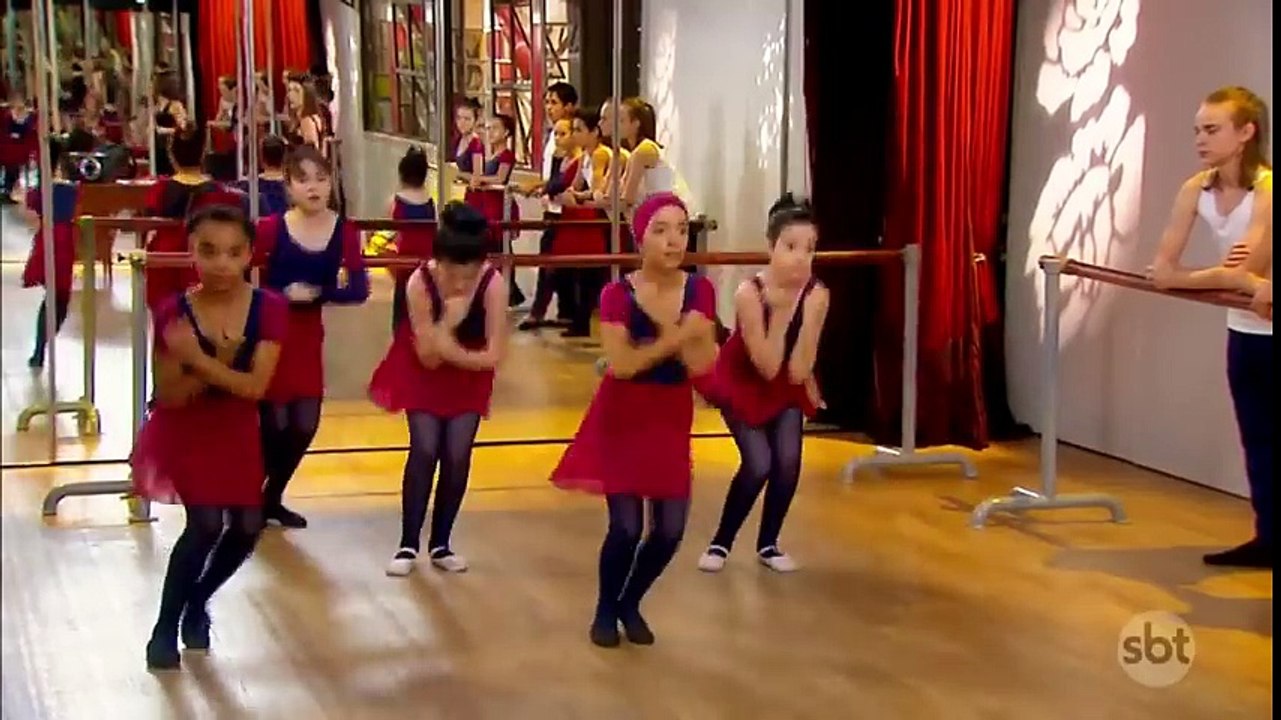 Débora humilha Poliana na aula de dança | As Aventuras de Poliana