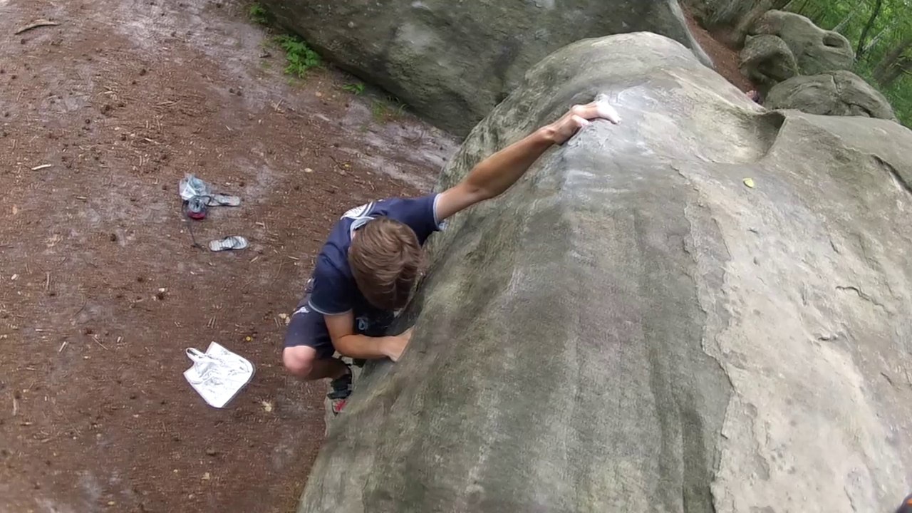 “Adrien à Bleau”, escalade de blocs.