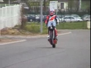 Excellente Vidéo De Stunt En Cb500