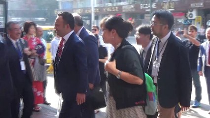 Karagöz İngilizce sahnede