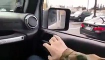 Un automobiliste decide de faire justice lui meme quand il voit une voiture mal garée