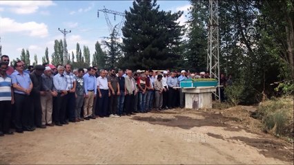 Düğünde ateş ederken başından vurulan doktor defnedildi - KONYA