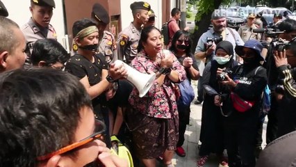 'Bebaskan Wartawan Reuters'