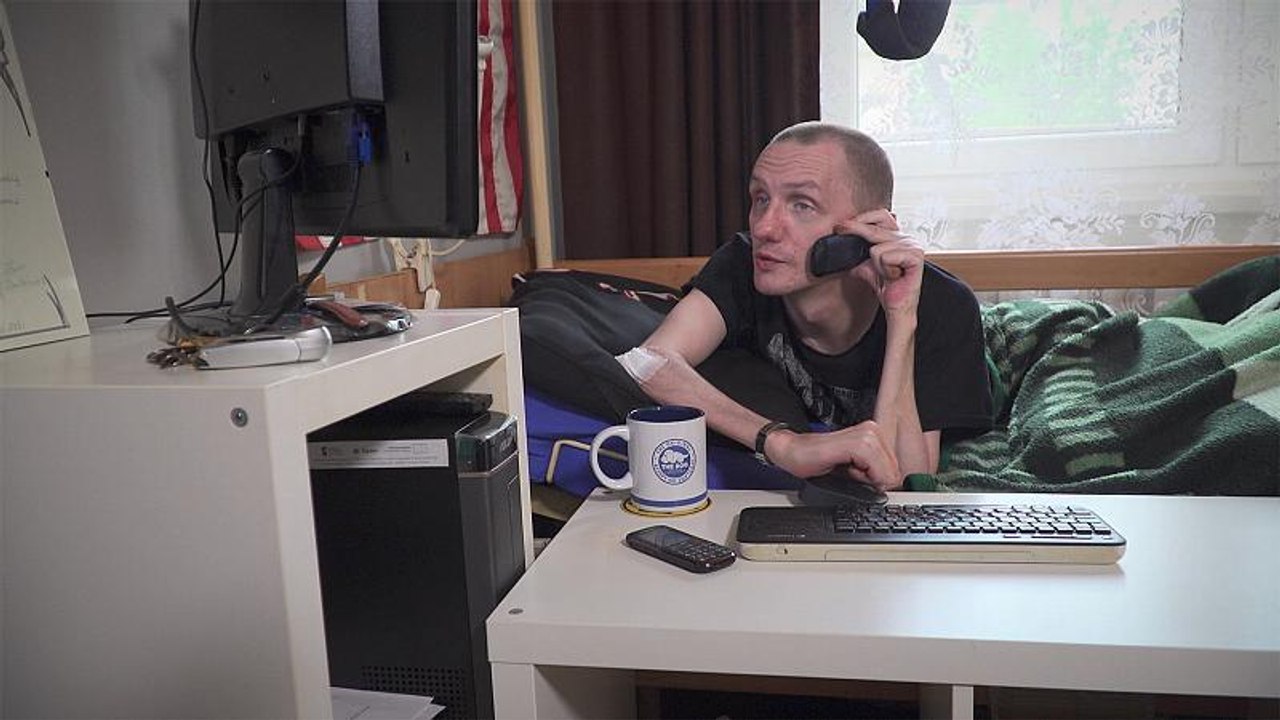 Vom Bett aus arbeiten: Am Leben teilhaben trotz Behinderung