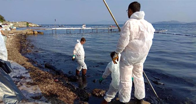 Son Dakika! Bakan Kurum: İzmir'in Aliağa İlçesinde Deniz Kirliliğine Sebep Olan Gemiyi Tespit Ettik