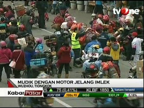 Warga China Mudik Imlek dengan Sepeda Motor