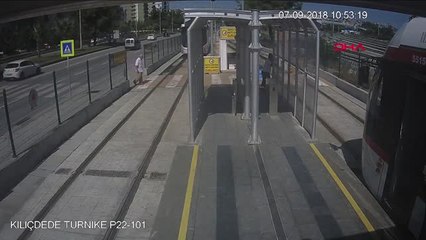 Samsun Tramvayın Altında Kalan Adam Yaralandı