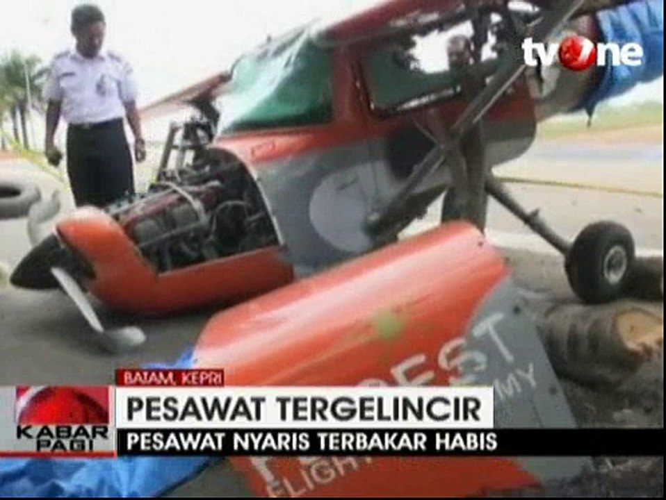 Pesawat Tergelincir dan Terbakar, Bandara Hang Nadim Ditutup