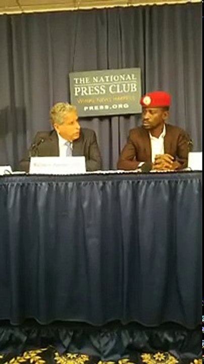 Bobi wine akaabizza abazungu ng'anyumya emboozi y'omukkomera e Uganda