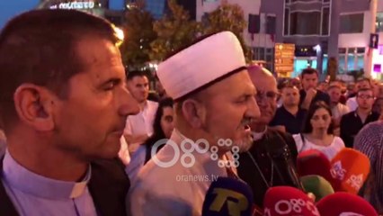 Ora News - Marshim kundër krimit në Shkodër, komunitetet fetare: Çarmatosuni, mos qëlloni!
