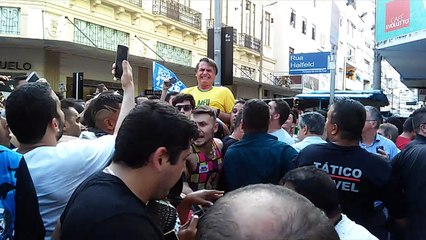Des Brésiliens réagissent a l'attentat contre Bolsonaro