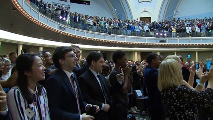 Obama regresa a la escena política con críticas a Trump