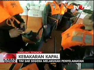 Aksi Tim SAR China Selamatkan Korban Kebakaran Kapal