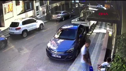 İstanbul Pişkin Hırsızlar Çaldıkları Televizyon İçin Esnaftan Yardım Aldı