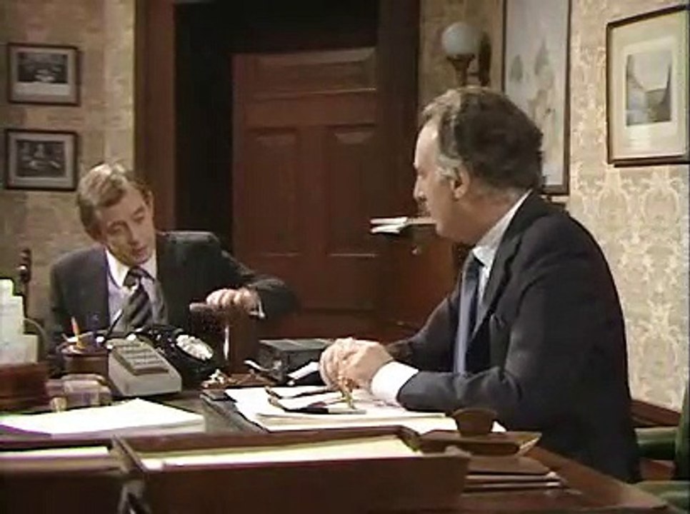 Yes Minister S03E1 Equal Opportunities