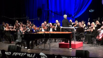 Fahir Atakoğlu film müzikleriyle beğeni topladı