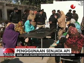 Guru di Pakistan Boleh Bawa Senjata Saat Mengajar
