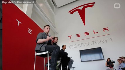 Tesla Faces Executive Departure And Musk Appearance On Web Show