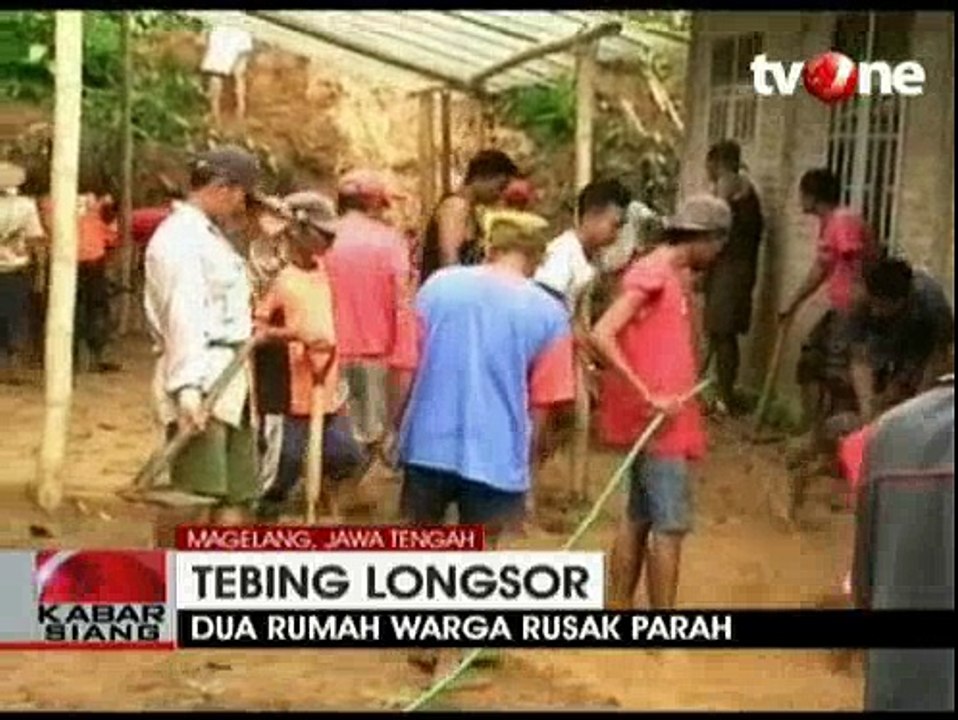 Tebing 20 Meter Longsor, Dua Rumah Hancur