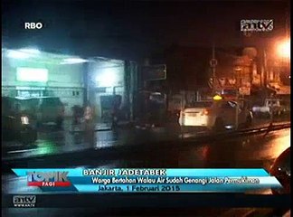 Banjir, Warga Kampung Pulo Masih Bertahan di Rumah