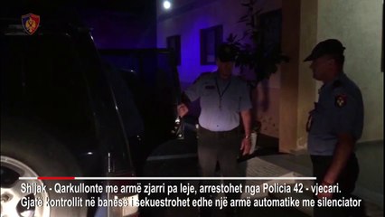 Kapet 42-vjeçari me pistolete me mulli & automatik me silenciator