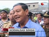 Satpol PP Bongkar Puluhan Bangunan Liar Diatas Kali Angke