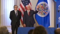 Pence y Pompeo niegan haber escrito el artículo que califica a Trump de 